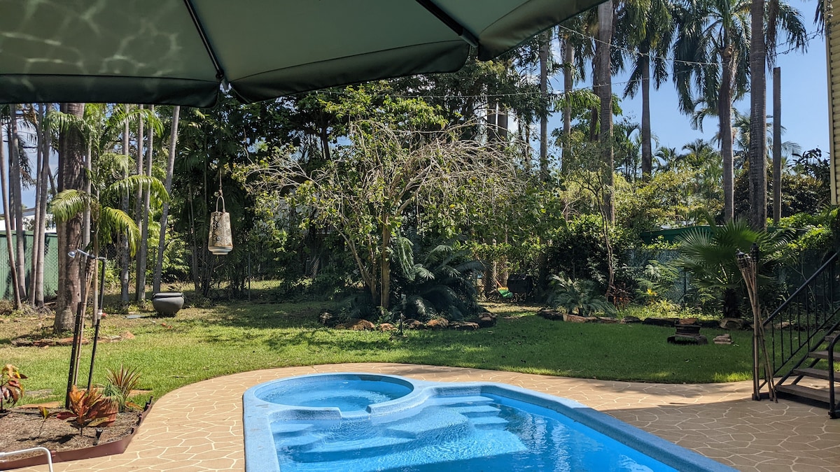 La Casa Tropical - Your own private oasis!