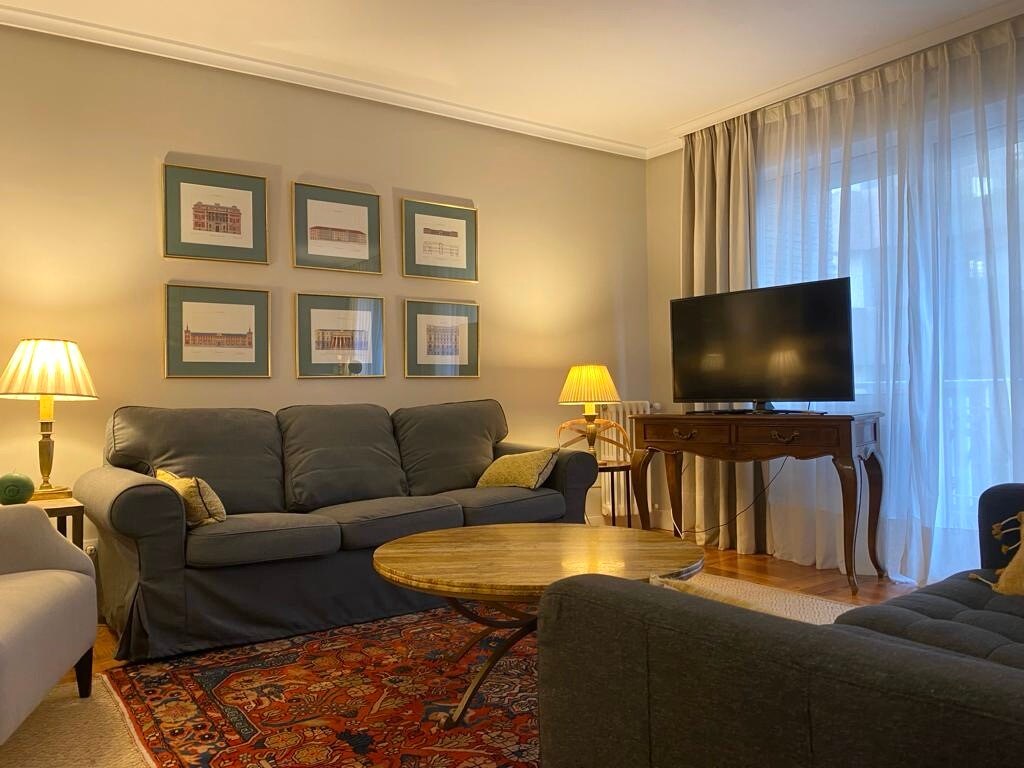 Confortable apartamento para cuatro en Camelias.
