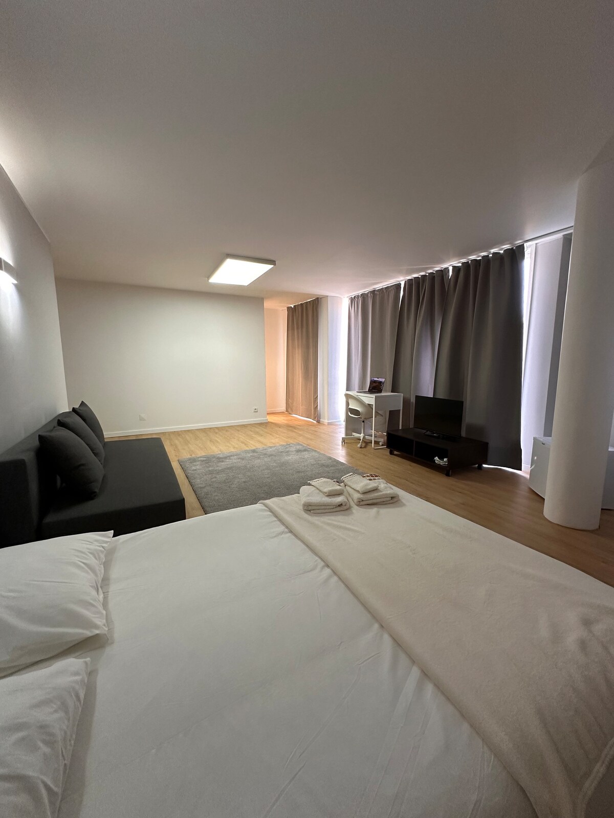 Suite- Room 5 (private bathroom)+ praia + metro