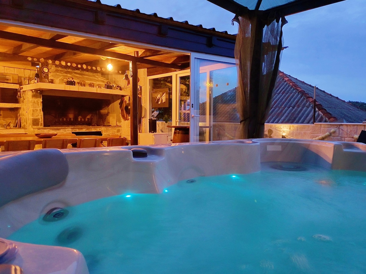 Summer Sky Suite w/Jacuzzi