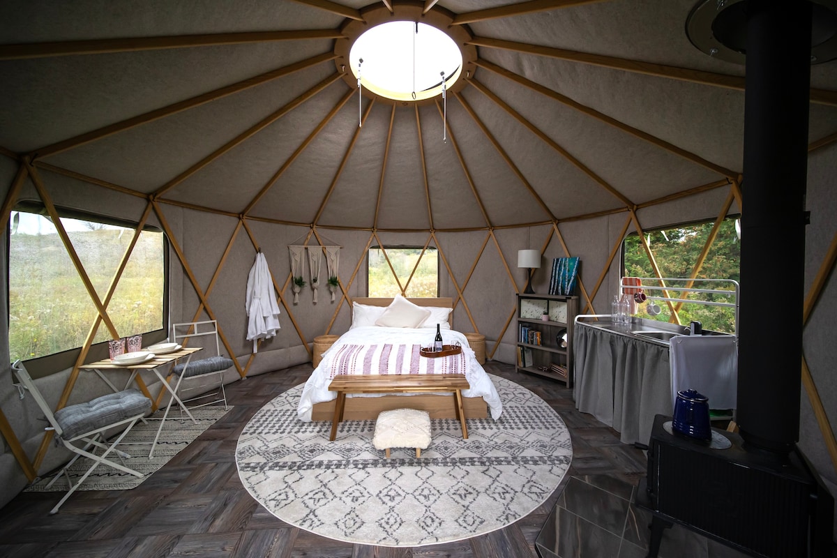 Sidarly Hills Unique Yurt Getaway on 100 acre farm