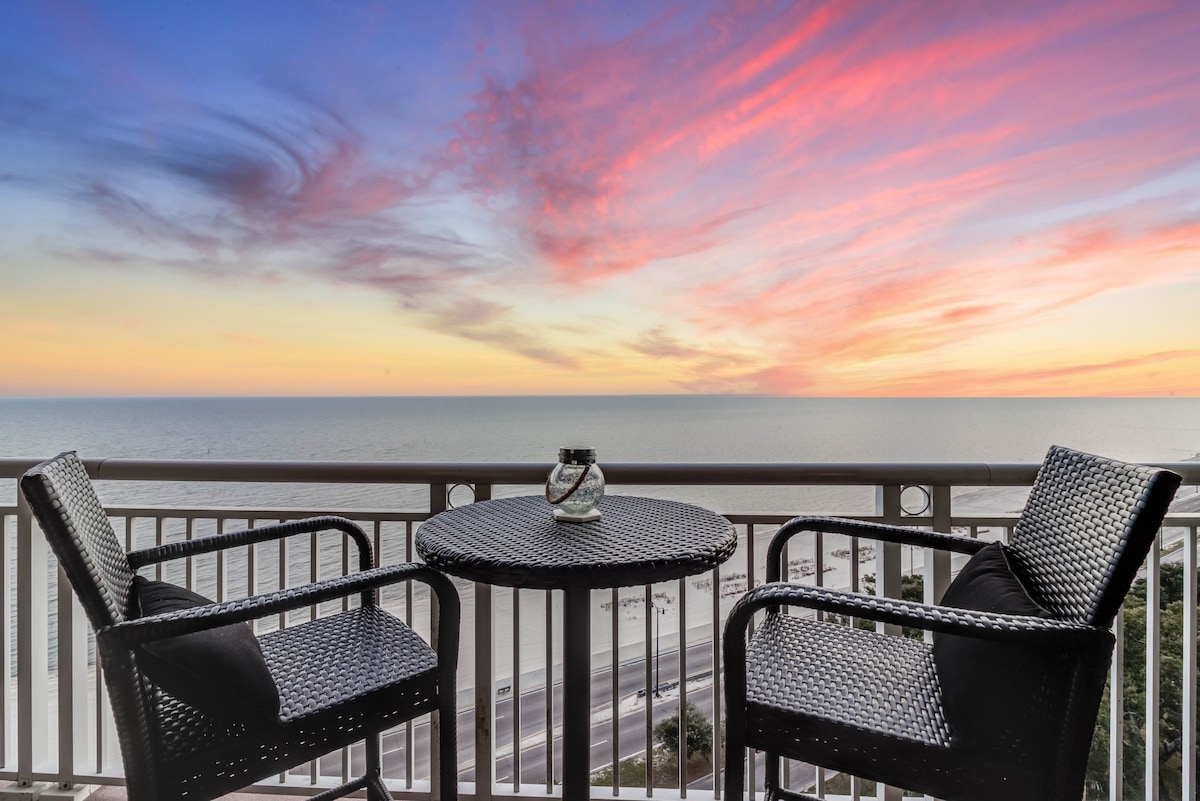 Gorgeous Oceanview 3BR Luxury Condo - "Latitude"