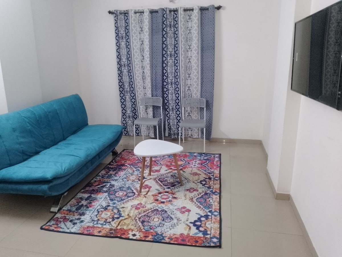 Lovely 2B2BHK 1 bedroom A/c near Highway