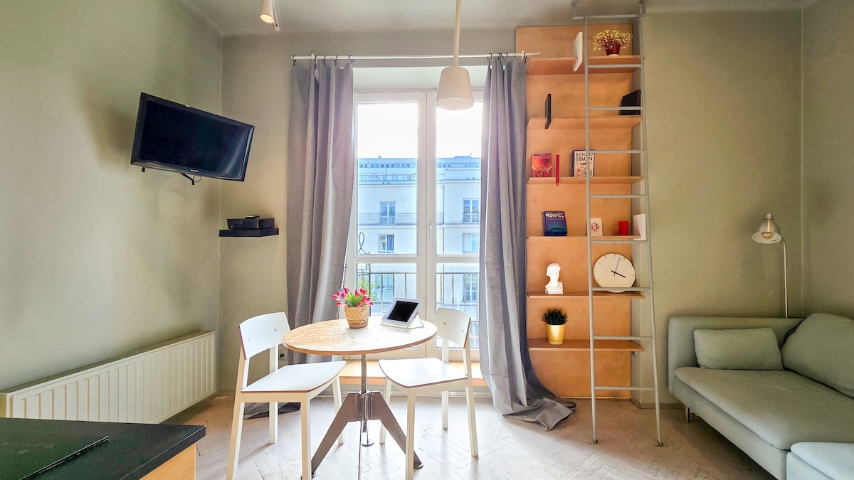 Free Parking - Creative flat with fast WIFI and TV