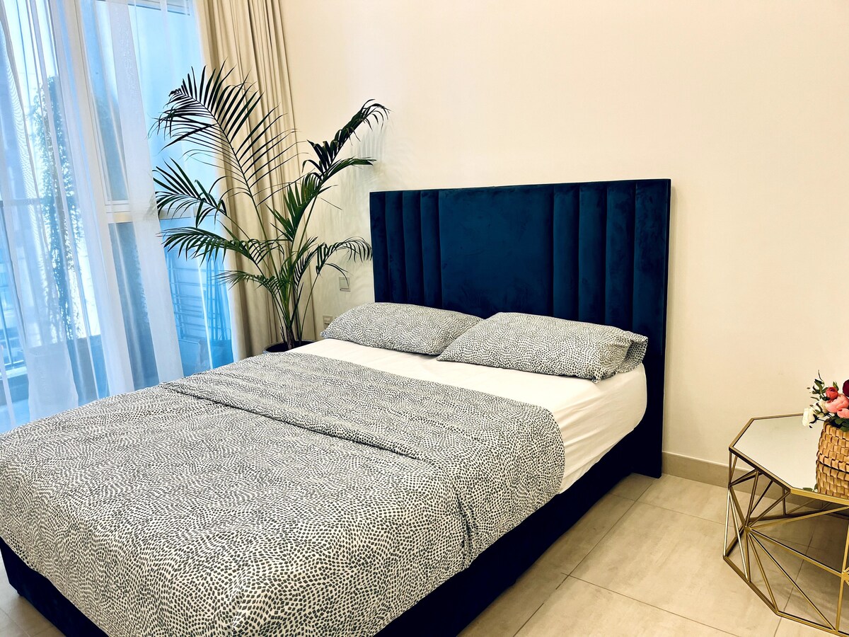 1 Room Al Reem No Kitchen （位于2卧室公寓内）