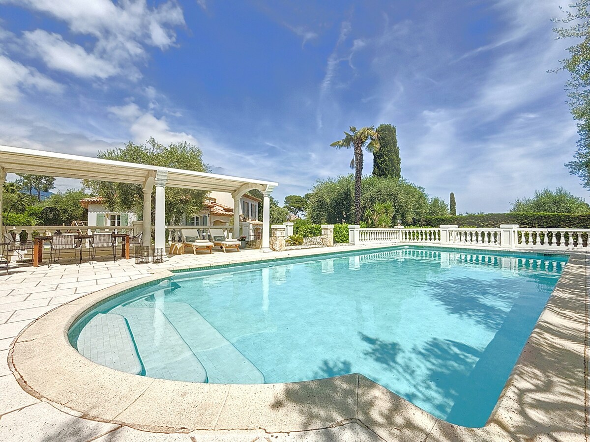 Belle villa familliale, piscine, jeux, au calme