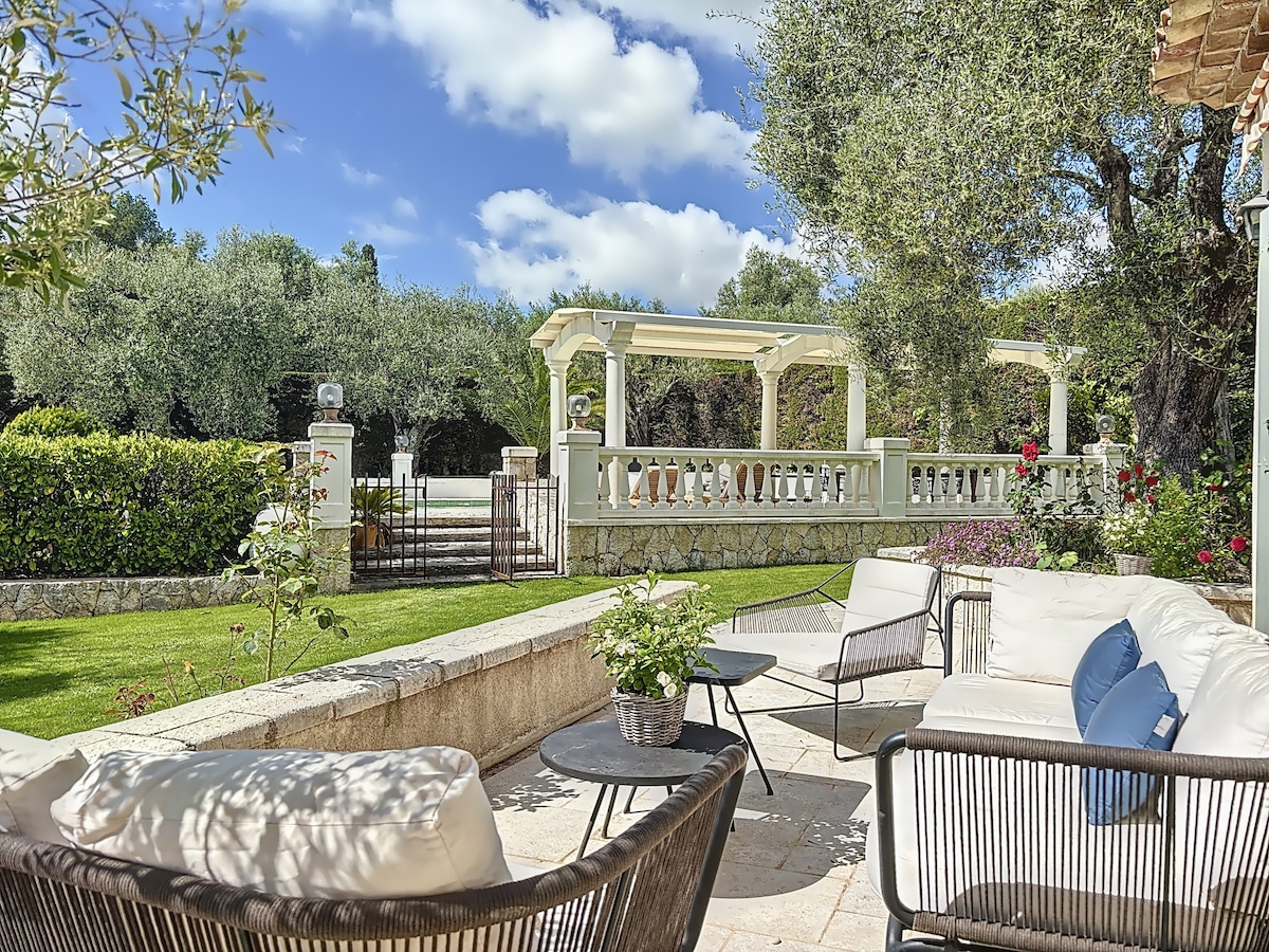 Belle villa familliale, piscine, jeux, au calme