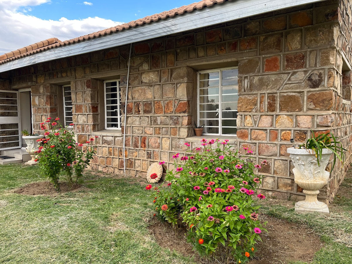 Luxurious African Farm Cottage stay in Vryburg