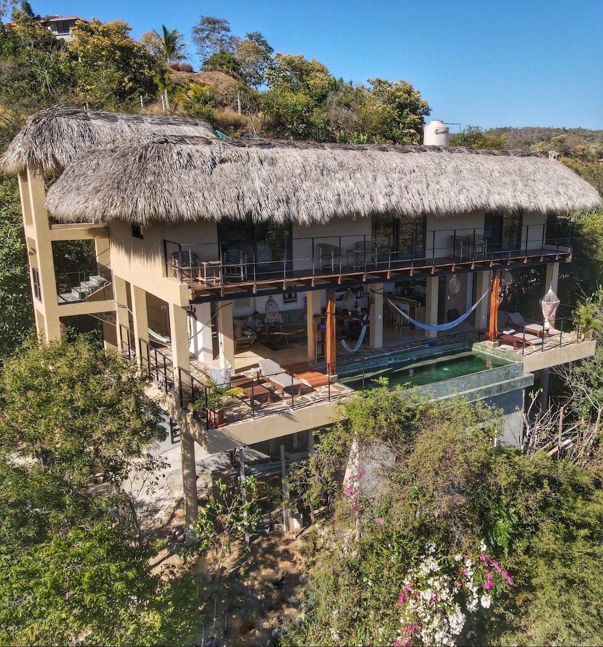 New, luxury villa with infinity pool & ocean views