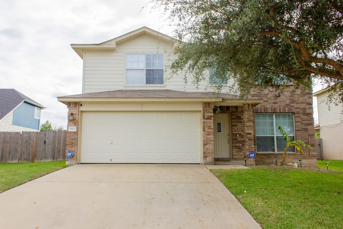 Family-Friendly home with big yard for 11 guests