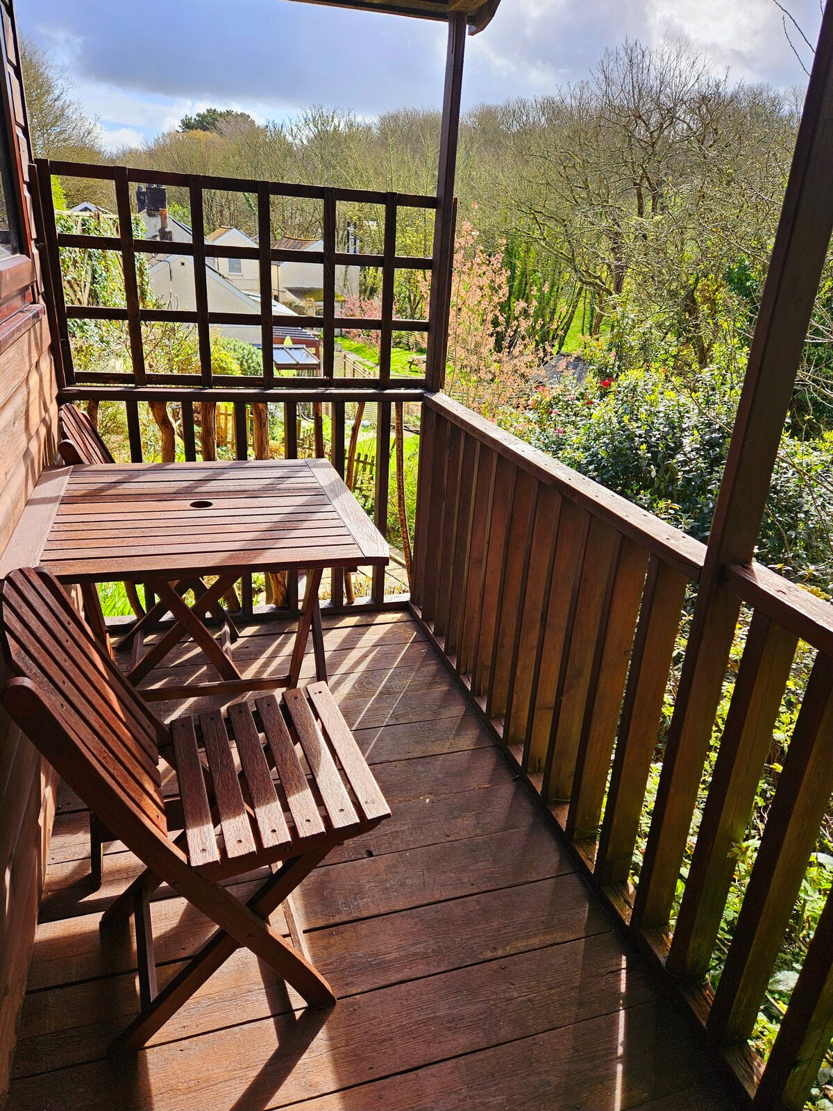 Treetops Lodge, Private parking, Garden