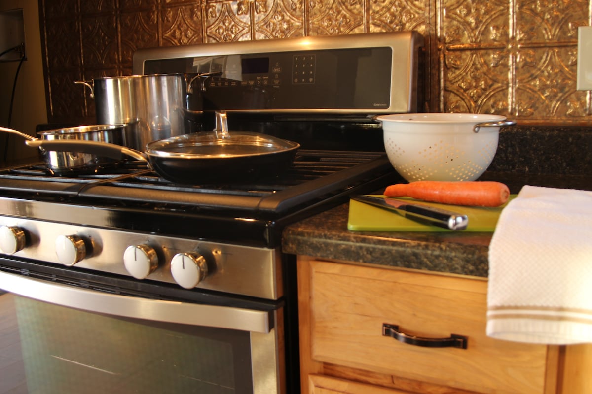 Fully stocked kitchen with FAST Wi-Fi