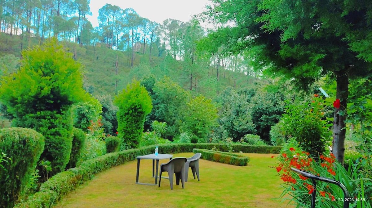 Homestay, with astronomy experience in Nainital.