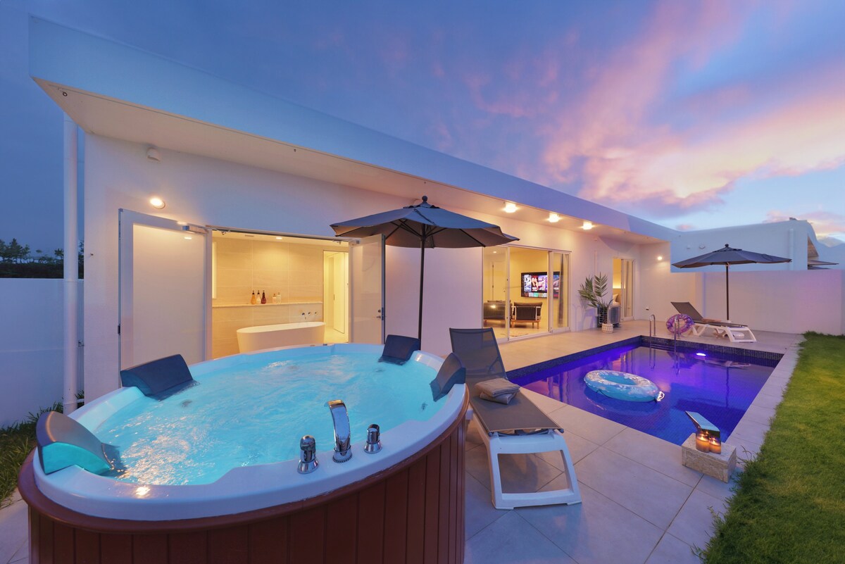 private pool & jacuzzi VillaE