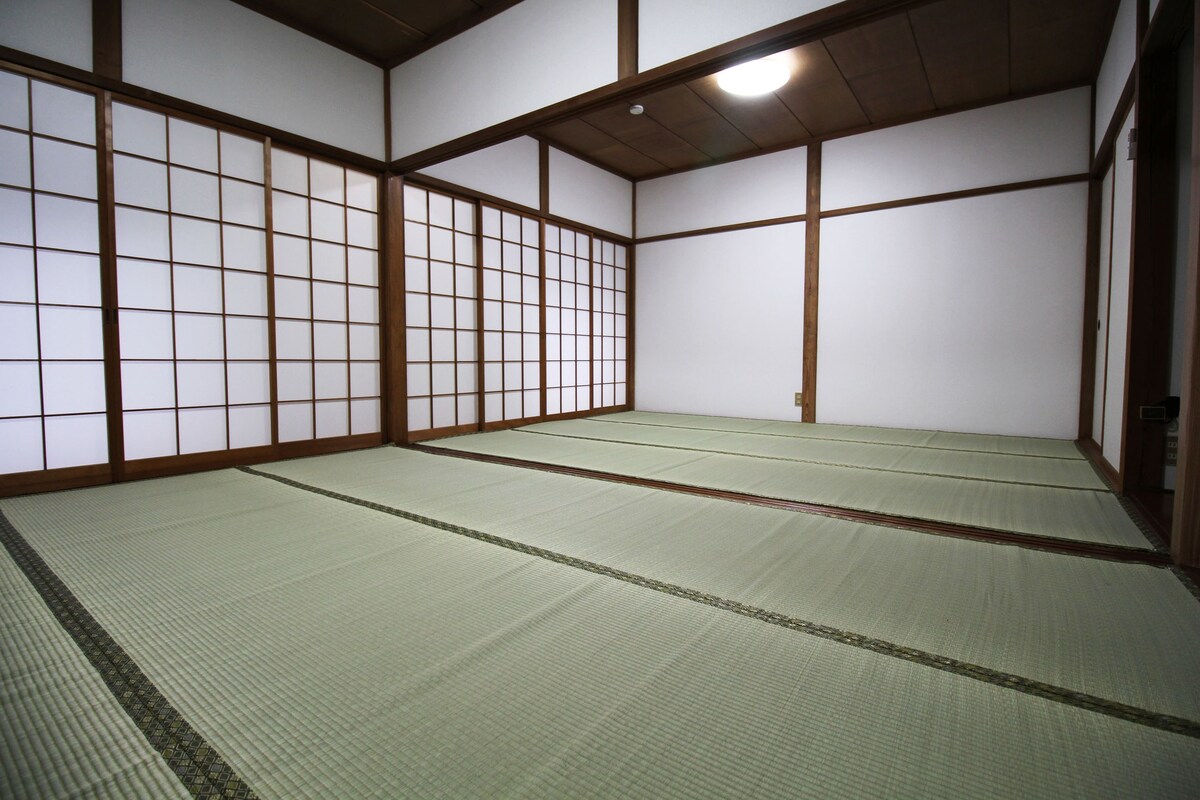 7 minutes walk from JR FukuiStation. Private house