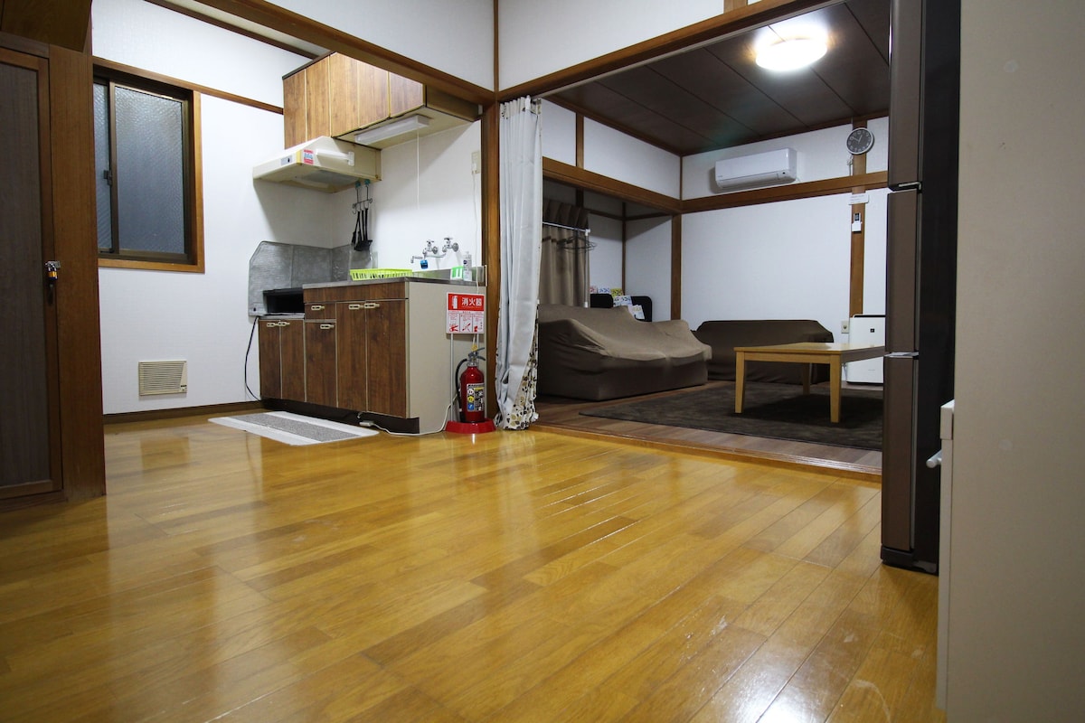 7 minutes walk from JR FukuiStation. Private house