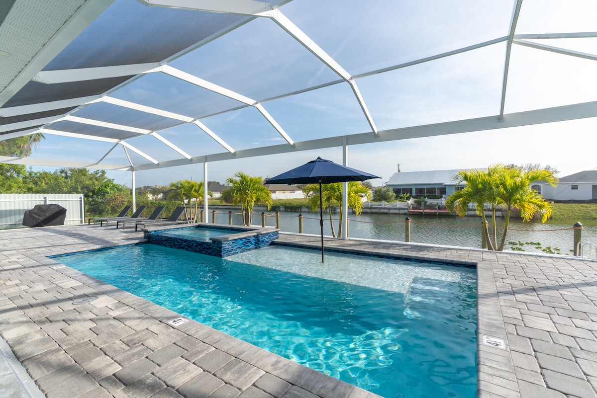 Pool & Spa Villa with Waterfront Views and Kayaks!