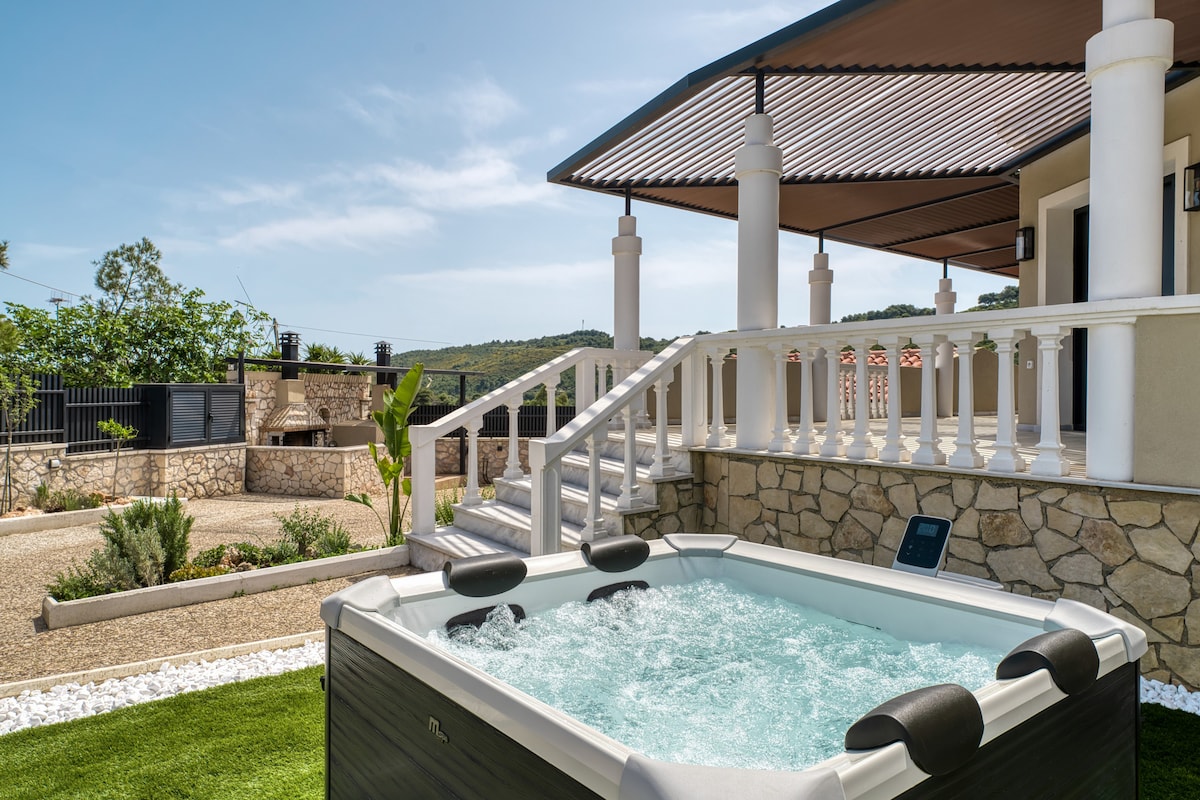 Green Villa Fragiata Featuring a Heated Pool Spa