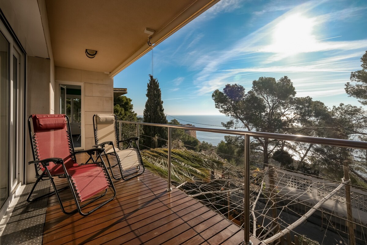 Chalet moderno con increíbles vistas a mar y costa