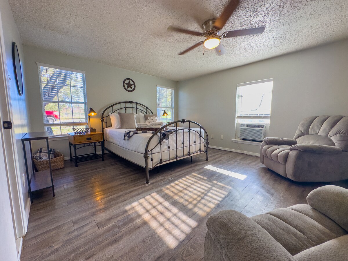 Peaceful Cottage near Fossil Rim | 180° View