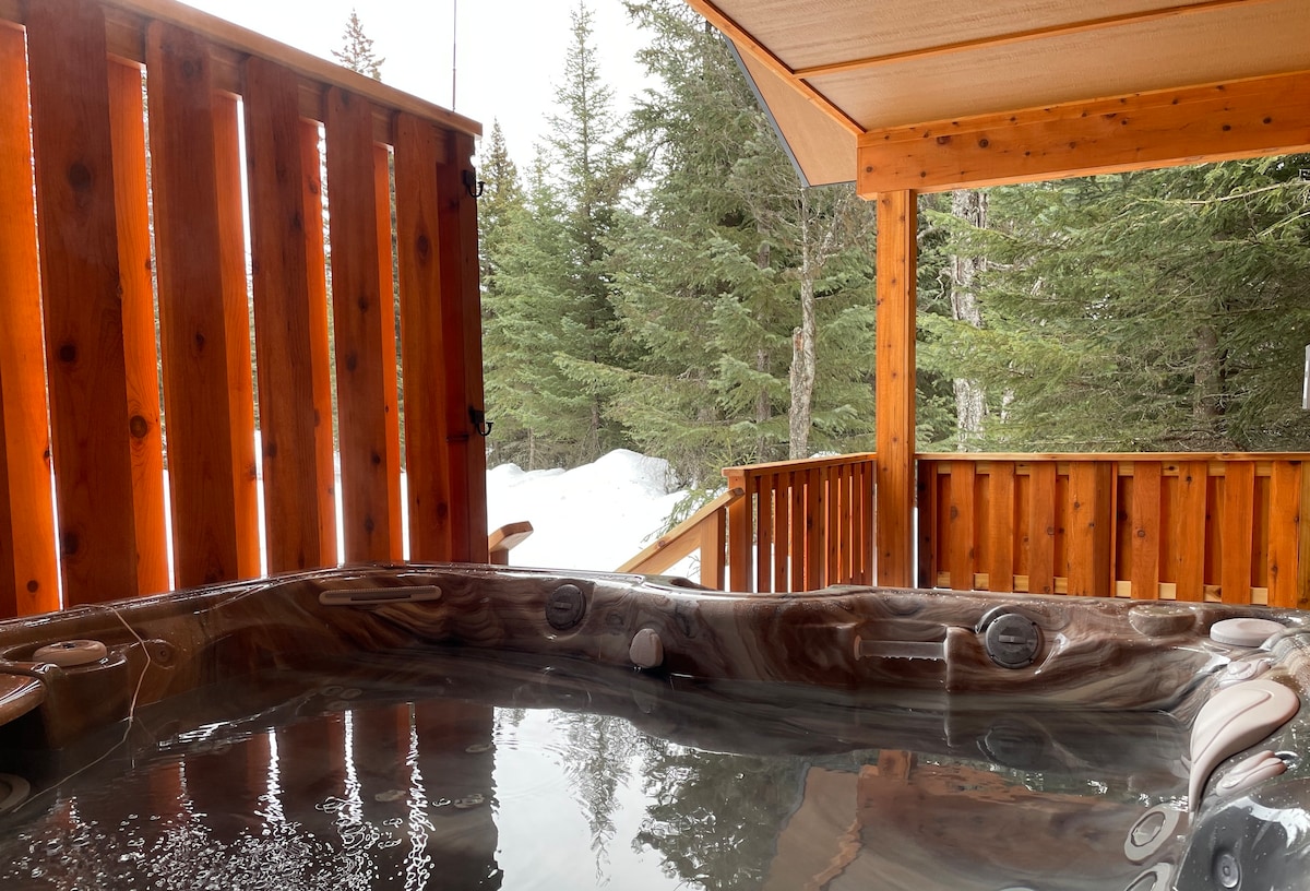 Relaxation Station Hot Tub and Two Bedroom Cabin