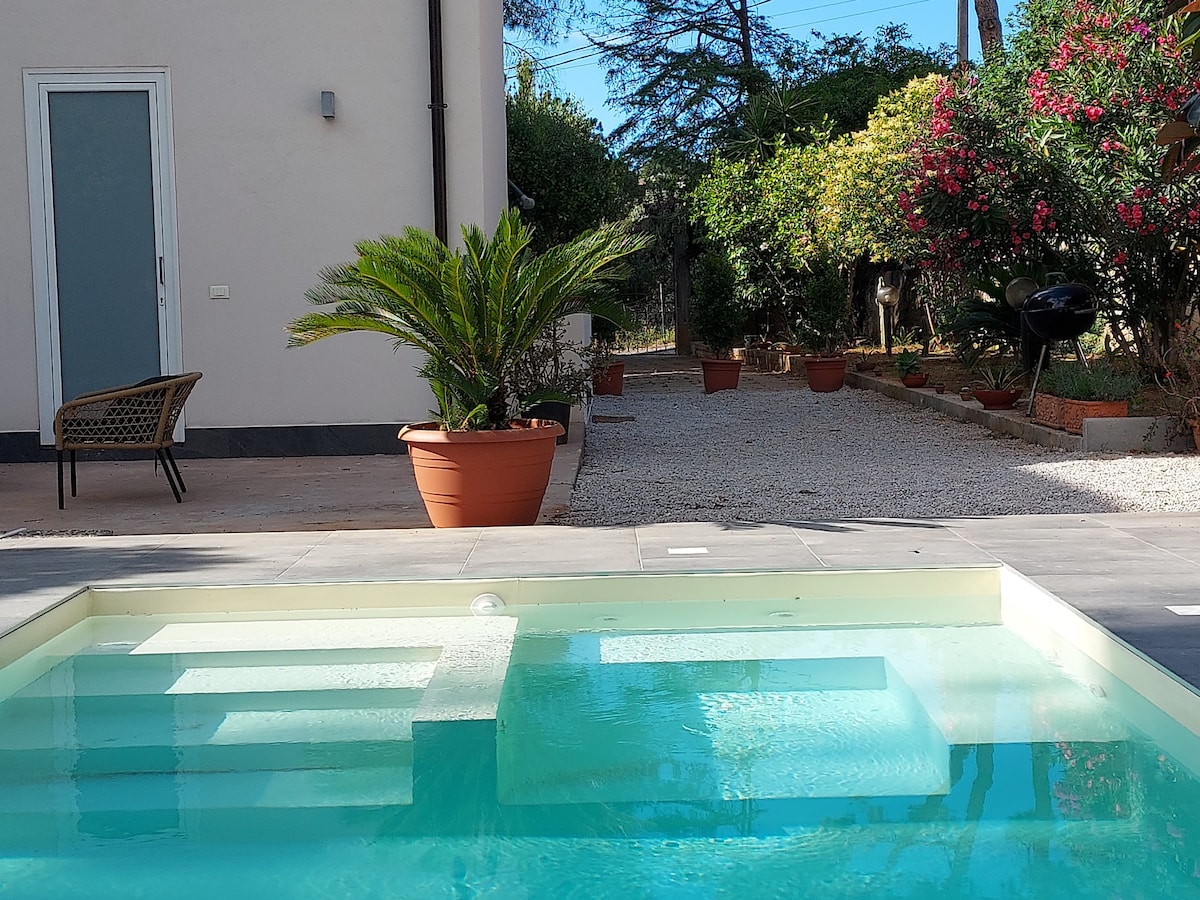 VillaGrasta 
Nuova ，专属，带游泳池