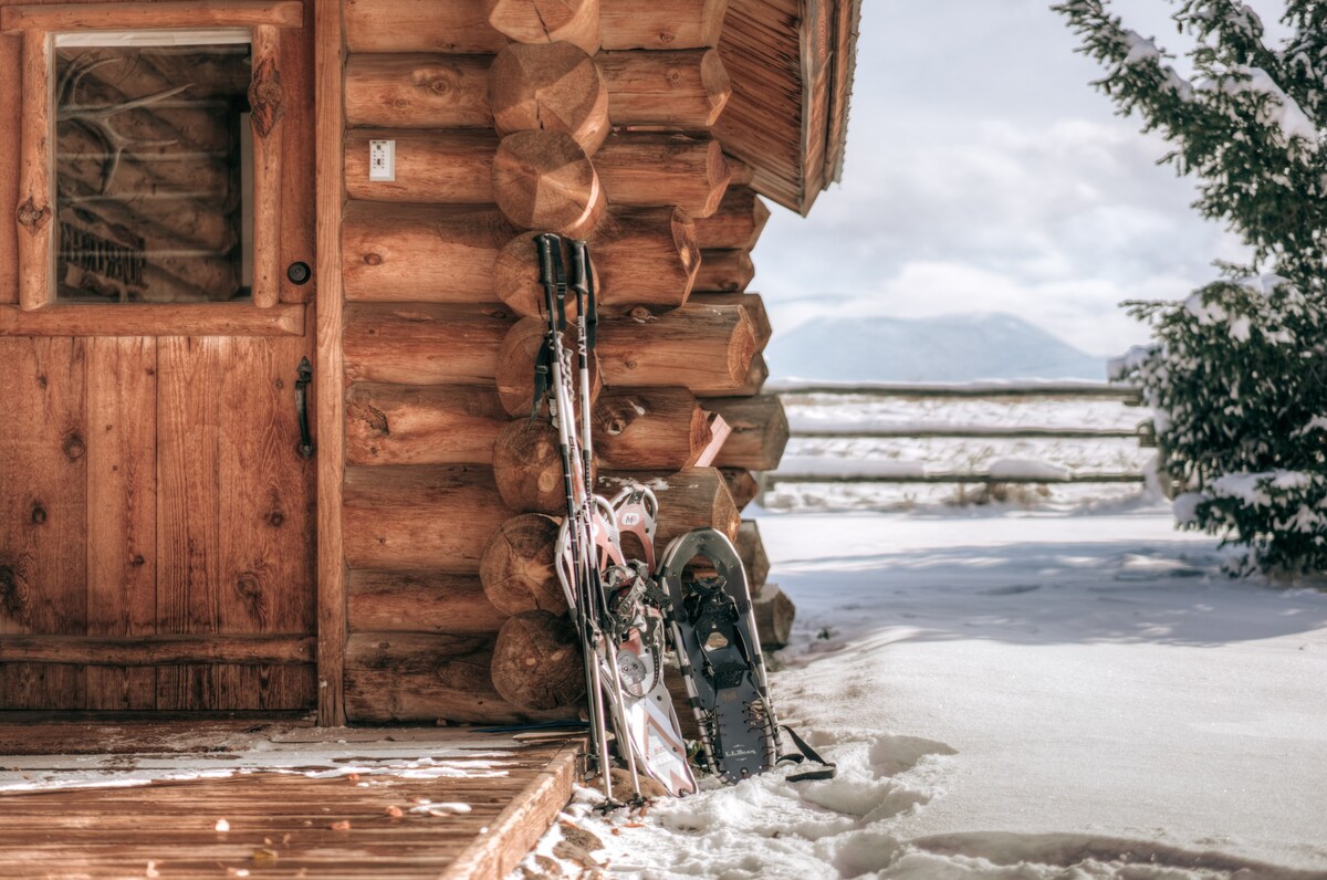 All-Season Honeymoon Cabin Near Bozeman, Montana