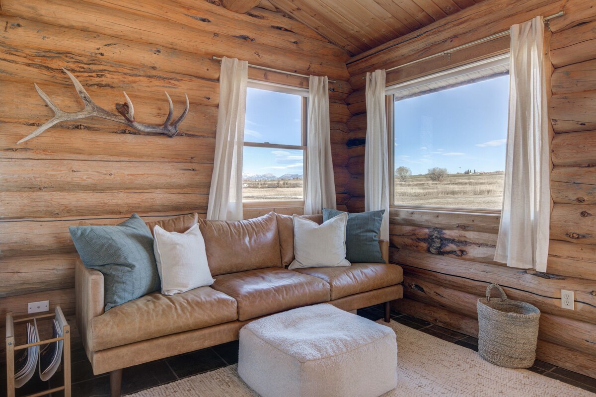 All-Season Honeymoon Cabin Near Bozeman, Montana