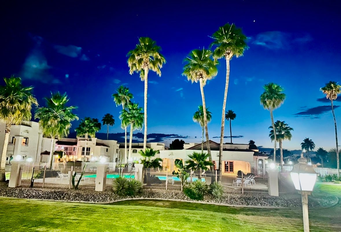 T's Desert oasis steps from pool!