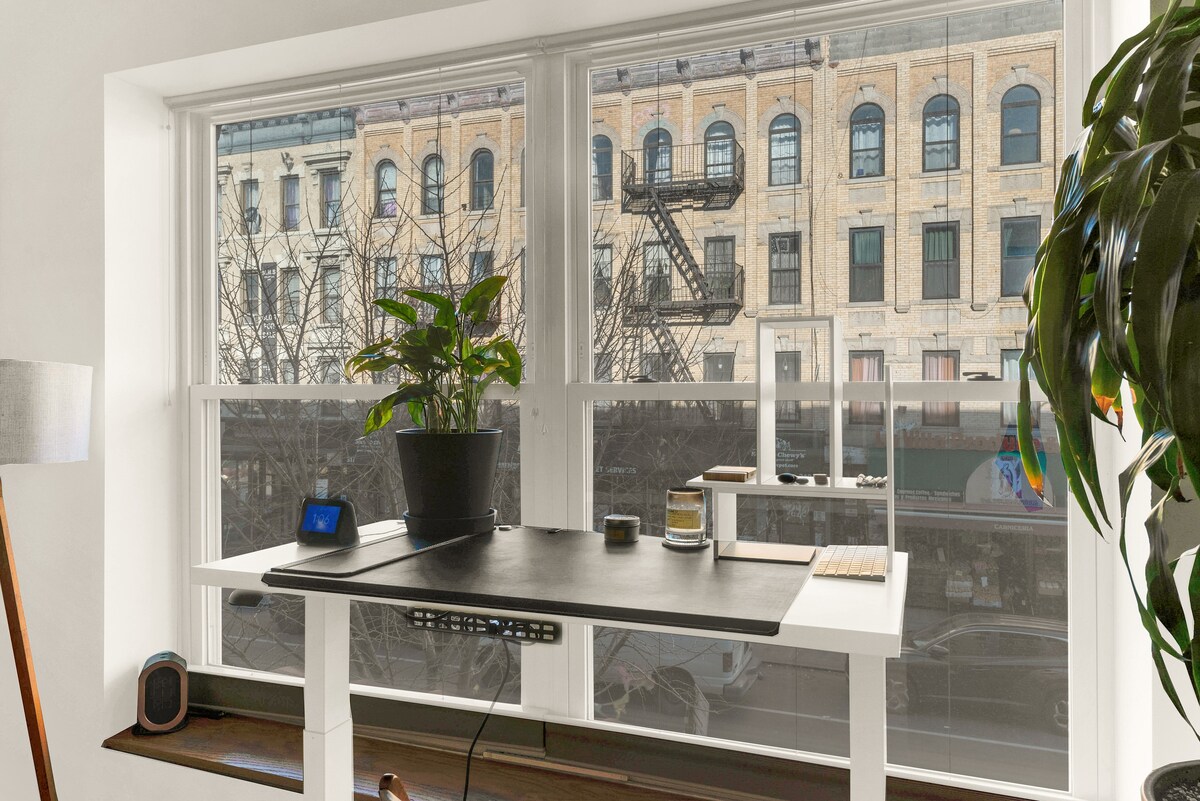 Sunny Apt - Workspace, Rooftop, Elevator, Laundry