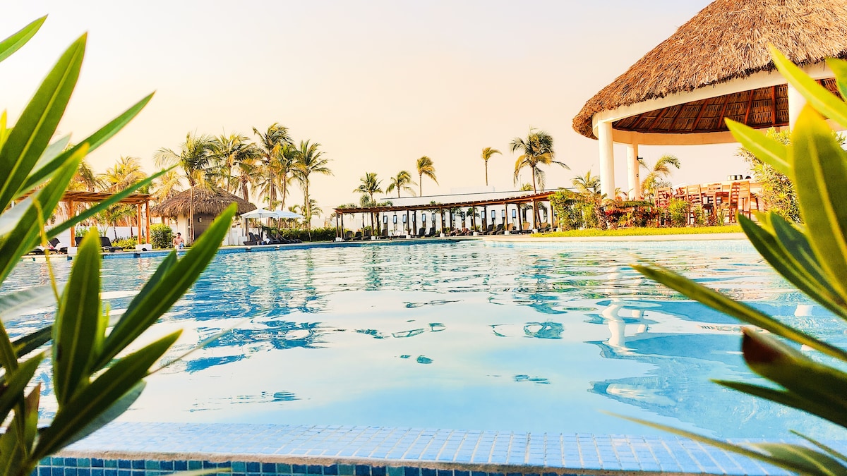 Residence with Beach Club in Acapulco Diamante