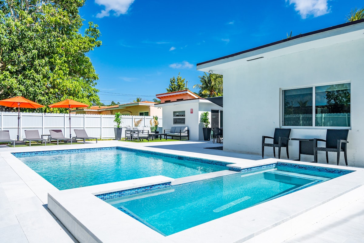 Stylish 4BR Home with Pool, 12 Min to the beach