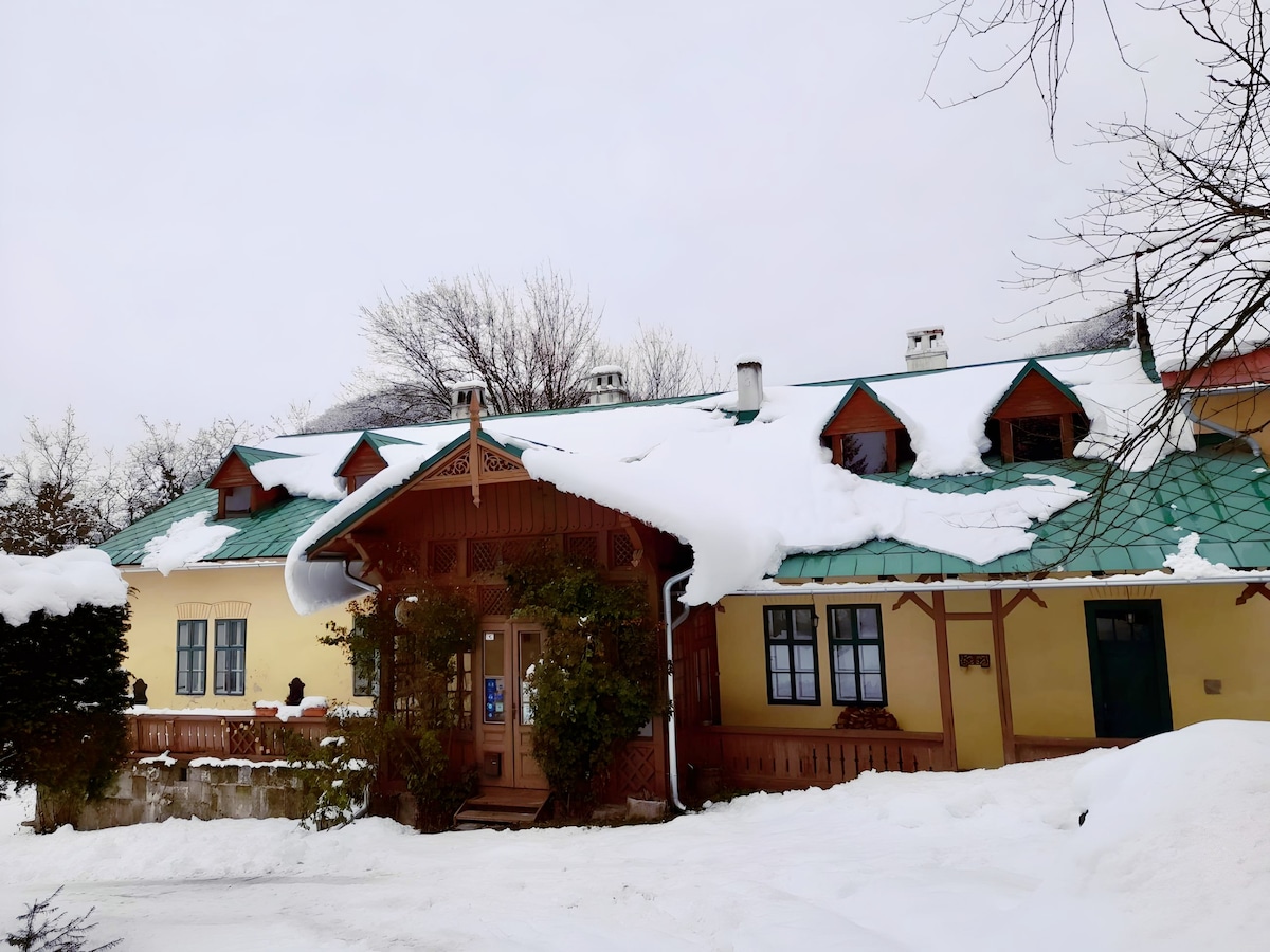 Historical cottage on the manor’s grounds