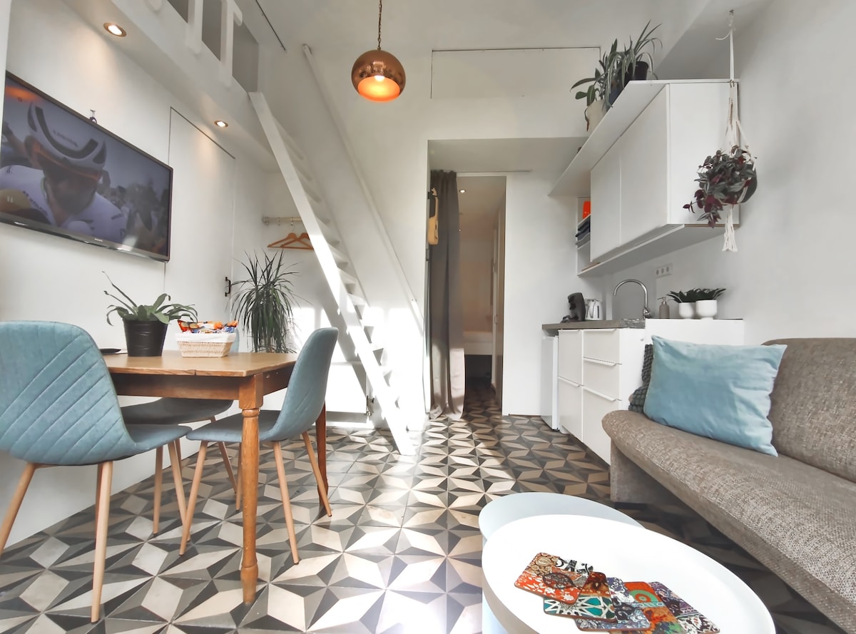 Authentic suite for 3 in the heart of Tilburg