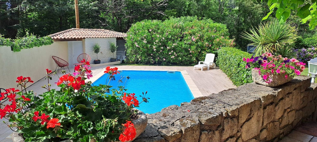 VILLA piscine privée et jardin, 4 pers.