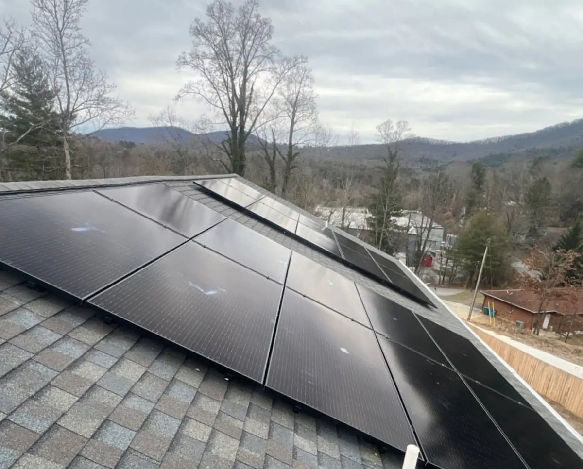 Spacious & Bright New Net-Zero 
Home near Biltmore