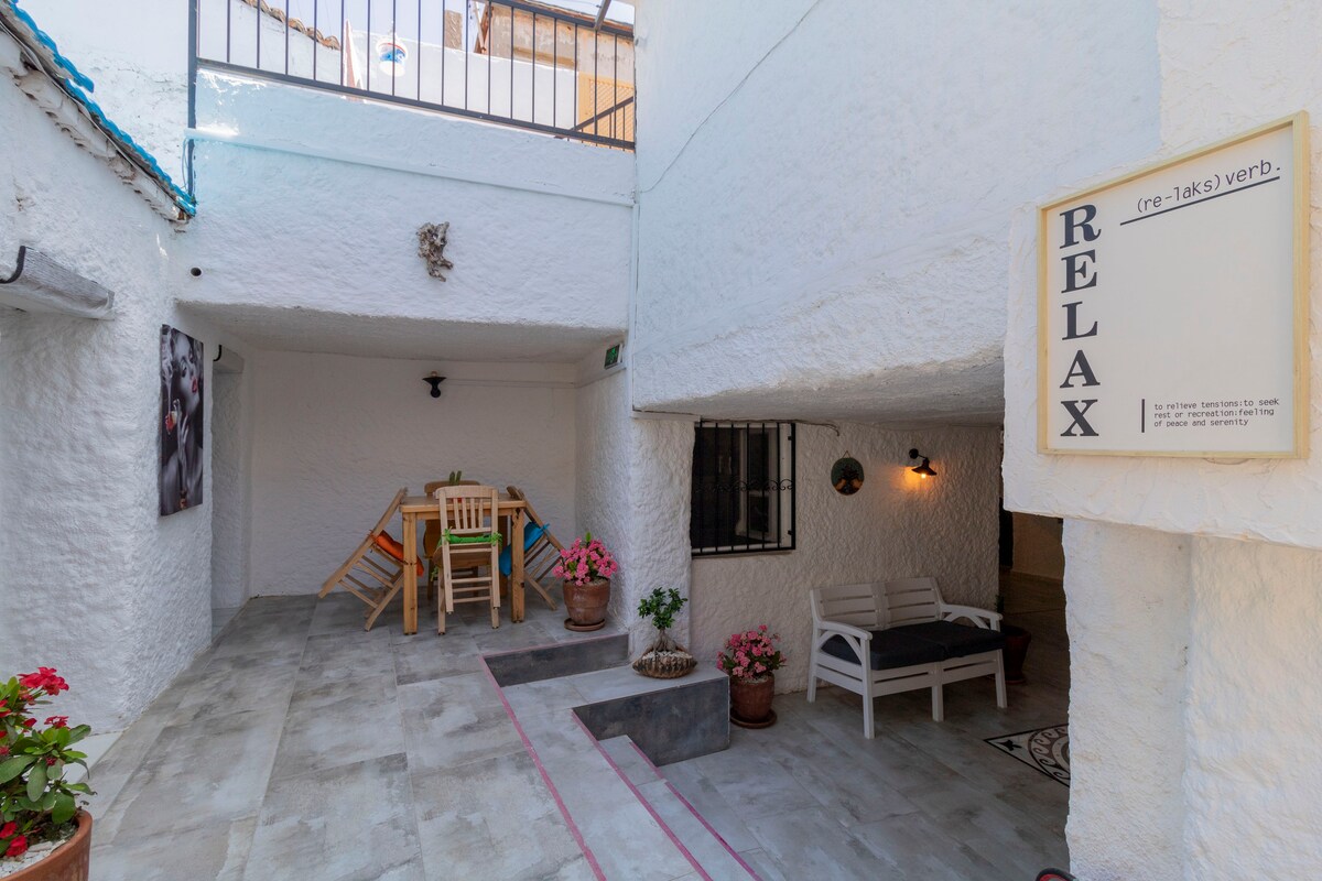 位于阿拉萨蒂（ Alaçatı ）中心的希腊民宅-客房内的独立卫生间