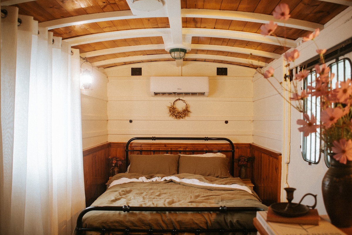 Railway Carriage Retreat with Wood-Fired Hot Tub