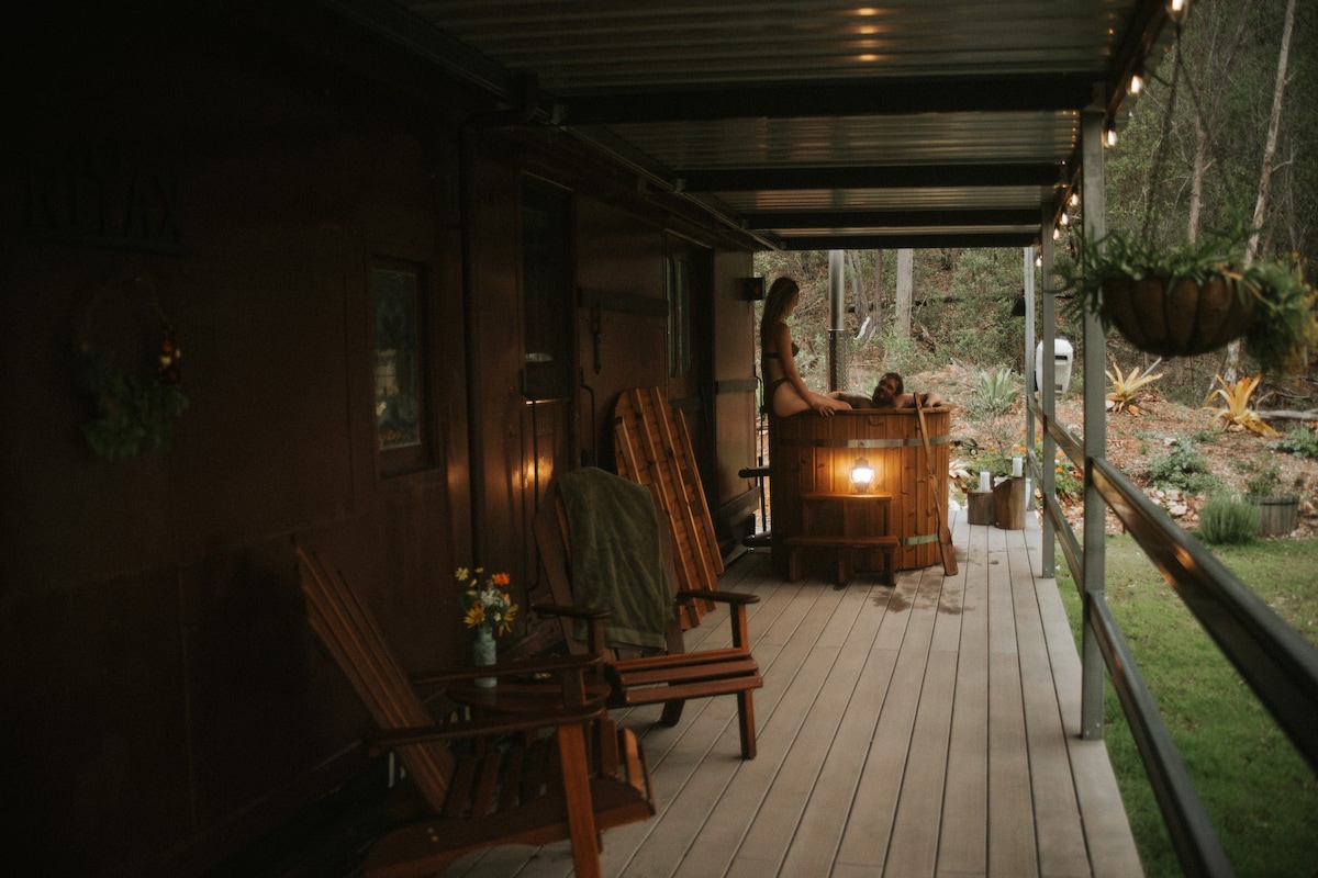Railway Carriage Retreat with Wood-Fired Hot Tub