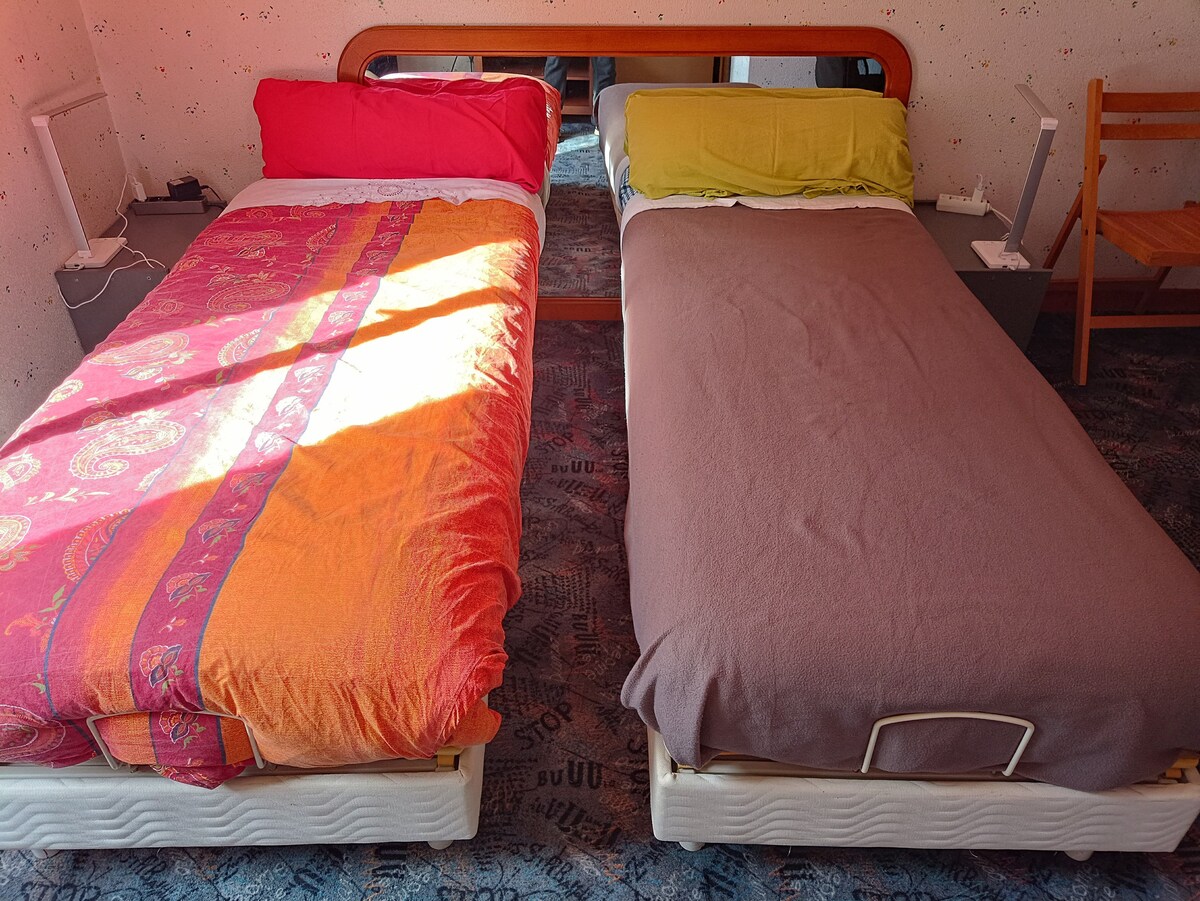 2 Lits pour 2 personnes chambre climatisée