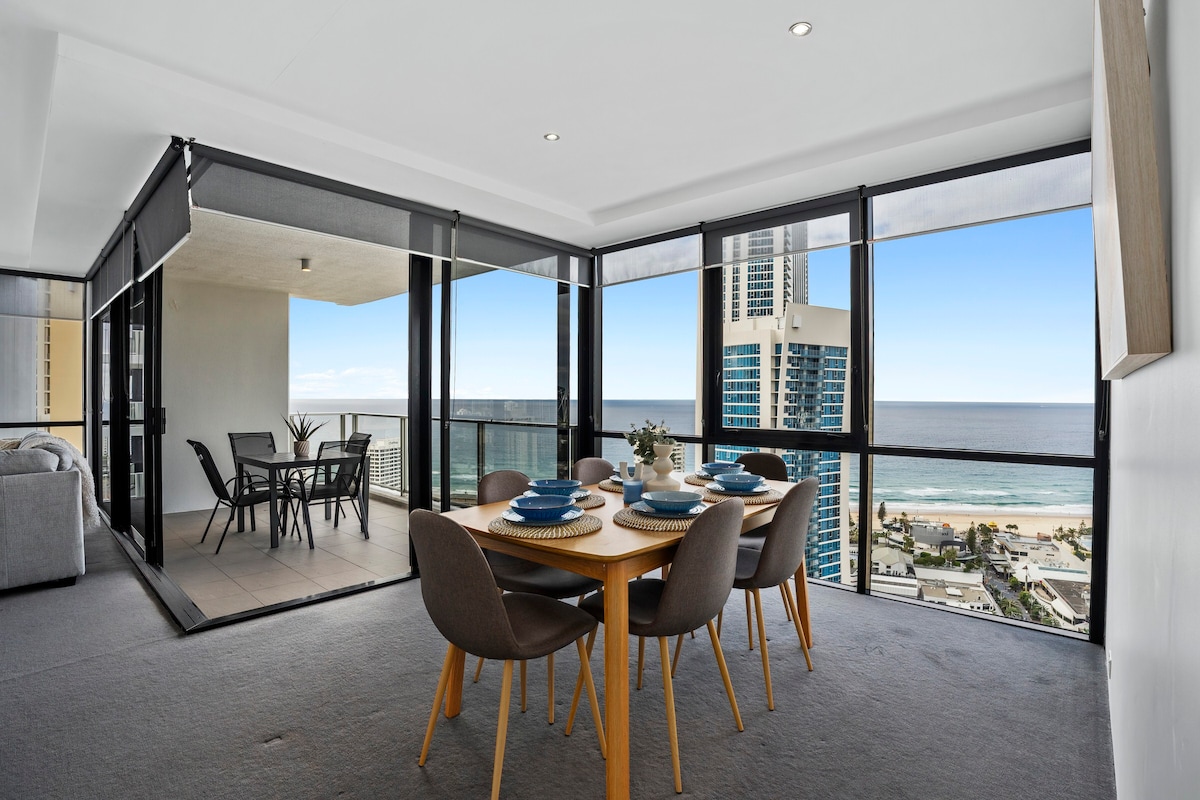 Circle on Cavill - 2 Bedroom Ocean View Apartment