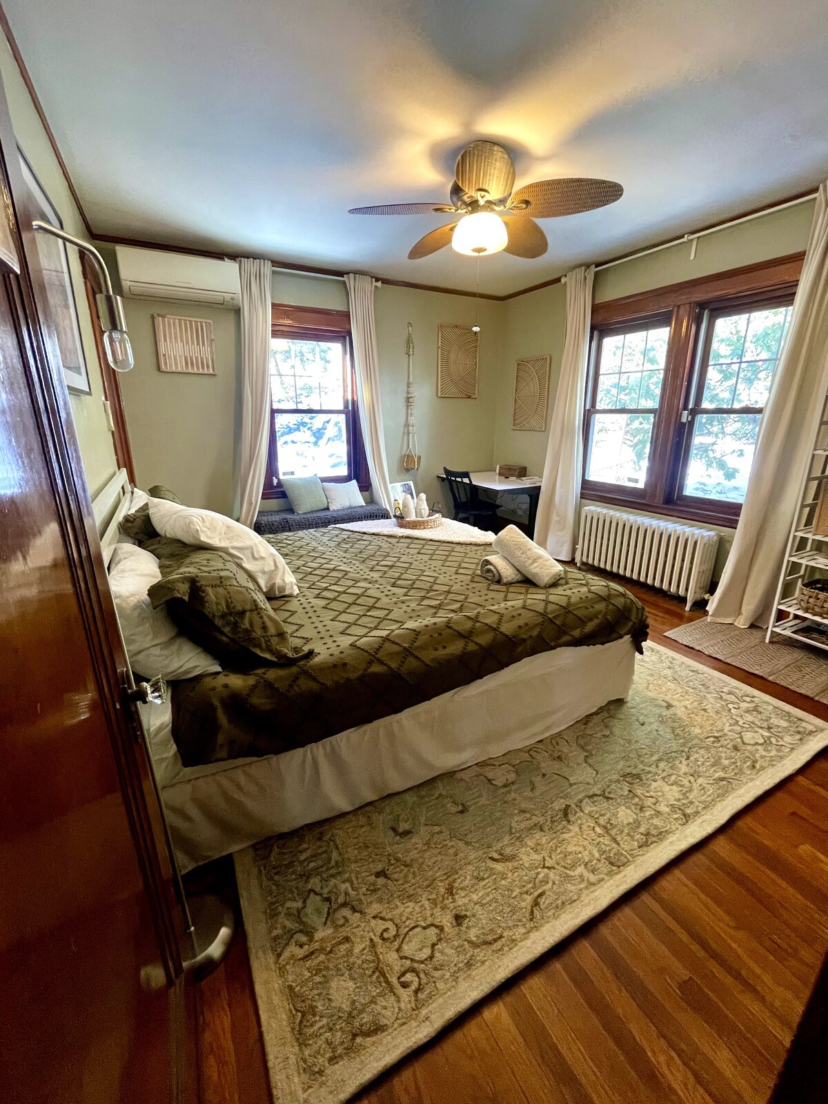 Arden Room: Charming Bungalow Between Salem/Boston