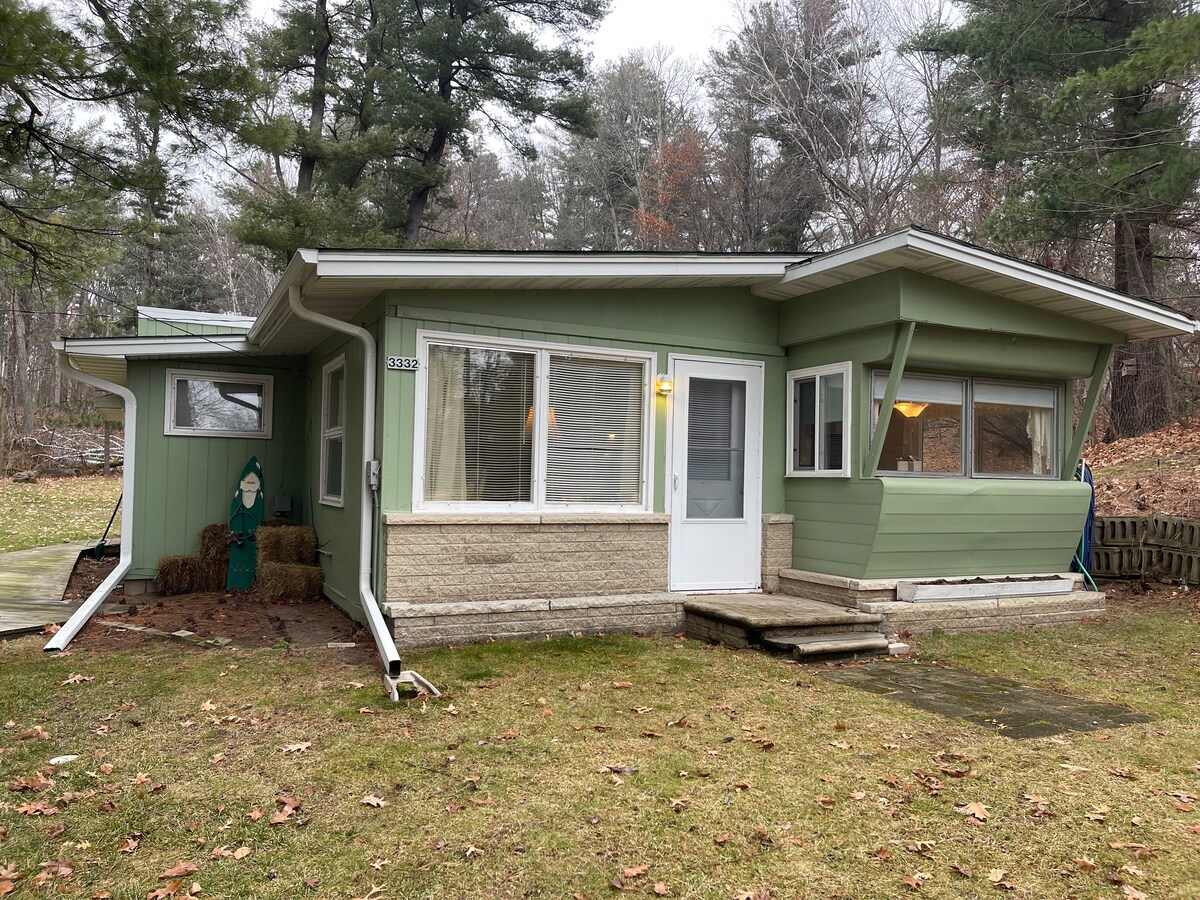 Cottage—house in Green Bay