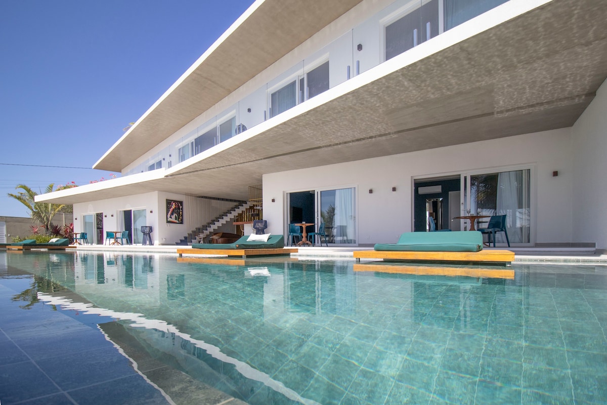 Luxury Suite - Sunset views, Pool + Jacuzzi