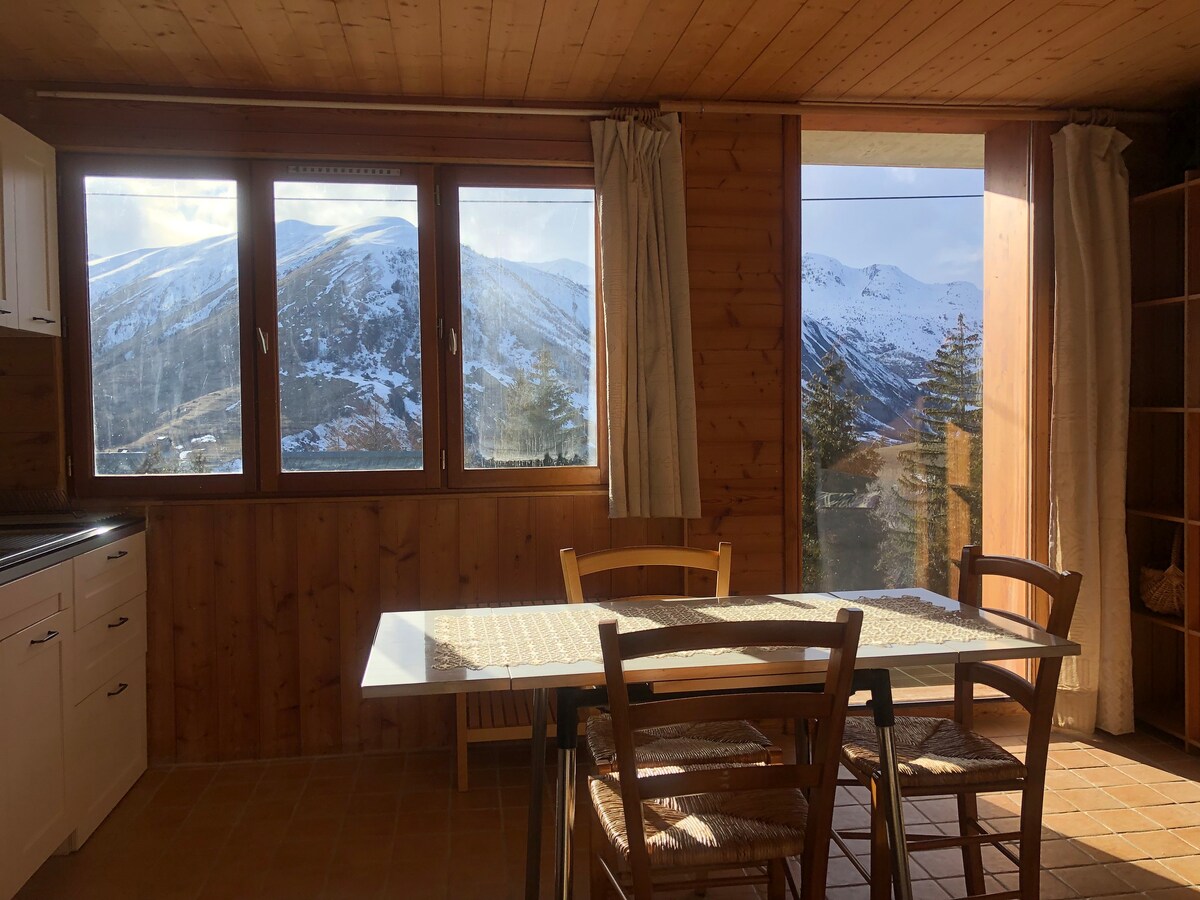 Studio 2-3 personnes dans un grand Chalet