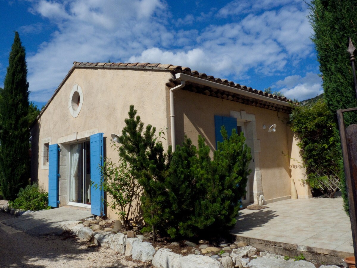 maisonnette provençale au pied du petit Luberon