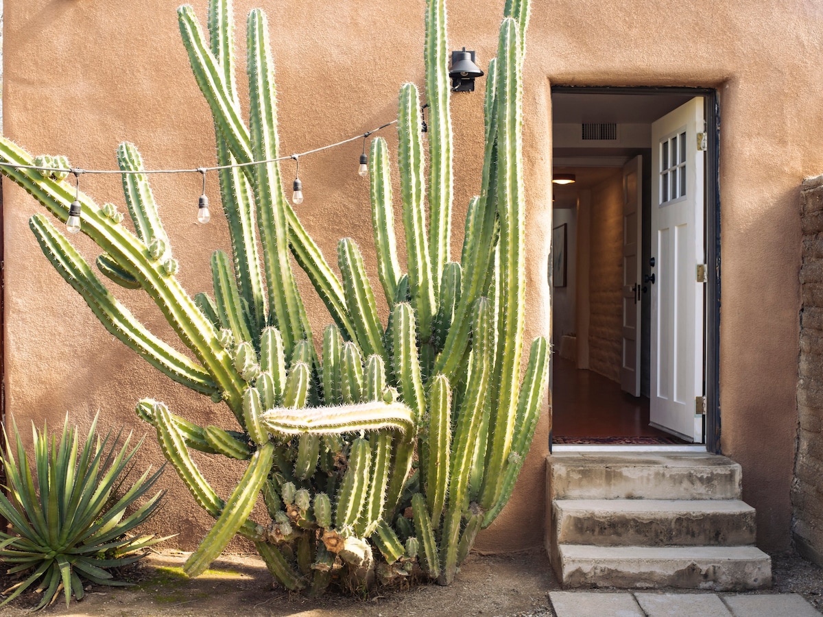 Sorta Summer 'Norte' Row House in Historic Barrio