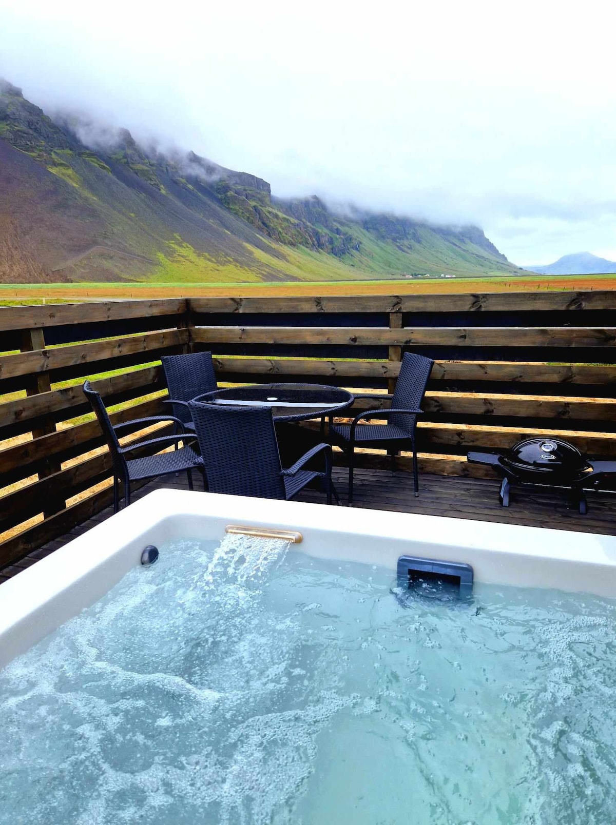 Green Farm Stay with private hot tub