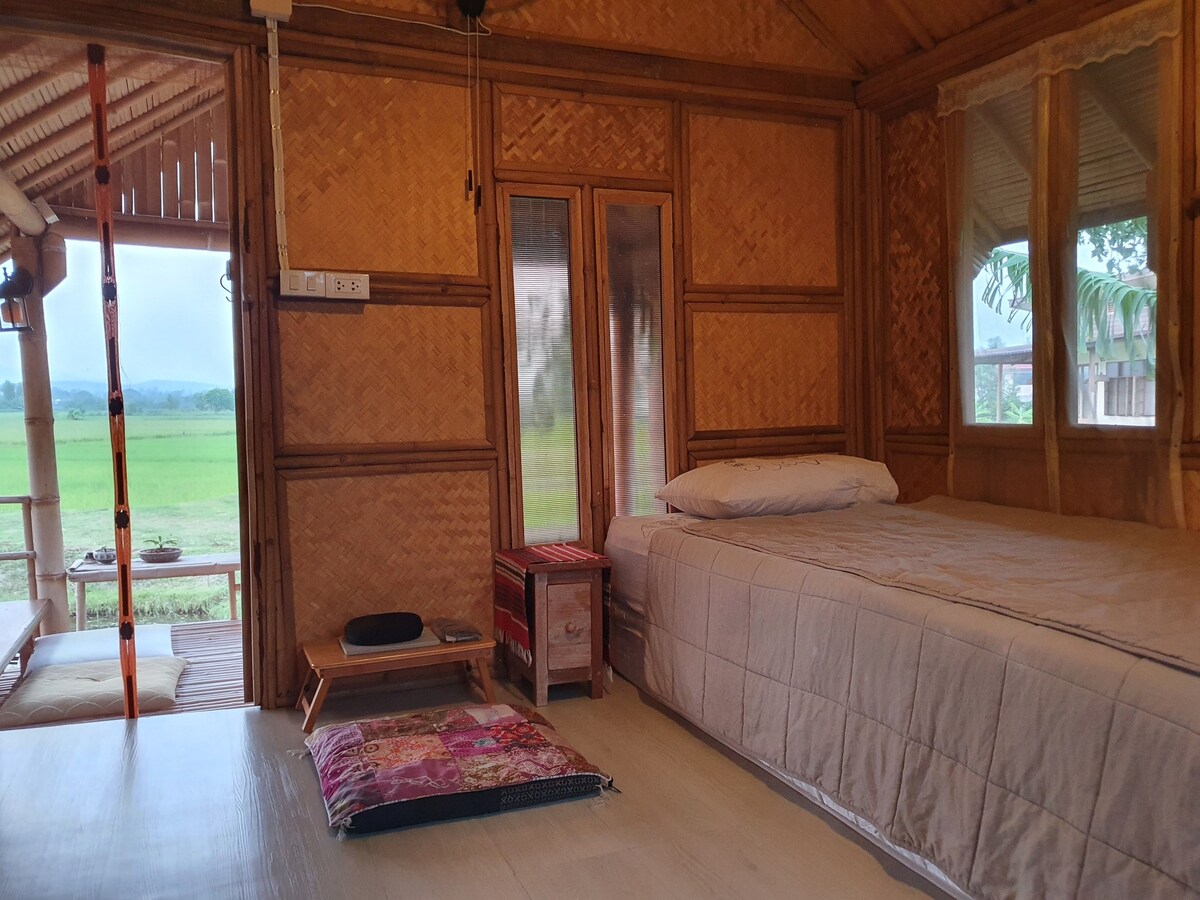 Suan Saek Saek Bamboo House (small room)