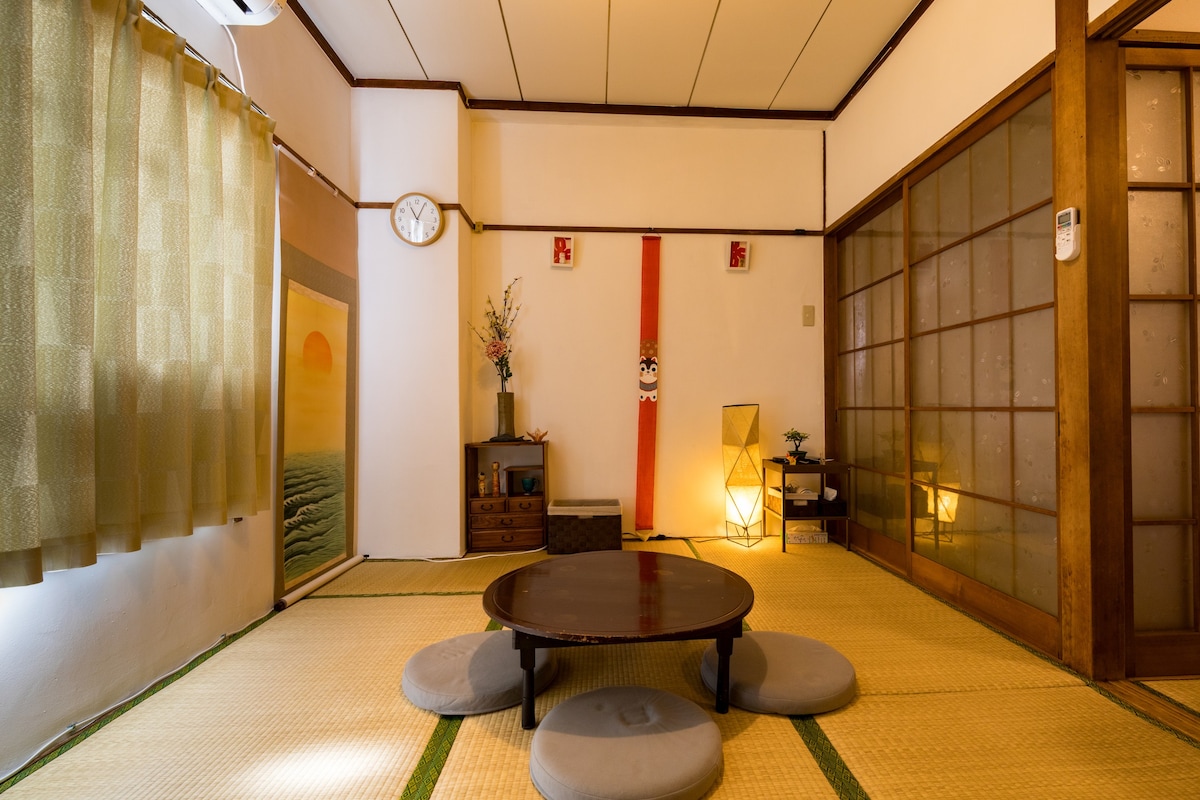 新宿から快速15分の三鷹駅徒歩3分｜暮らすように泊まれる伝統的な畳の和室畳 ｜最大5人
